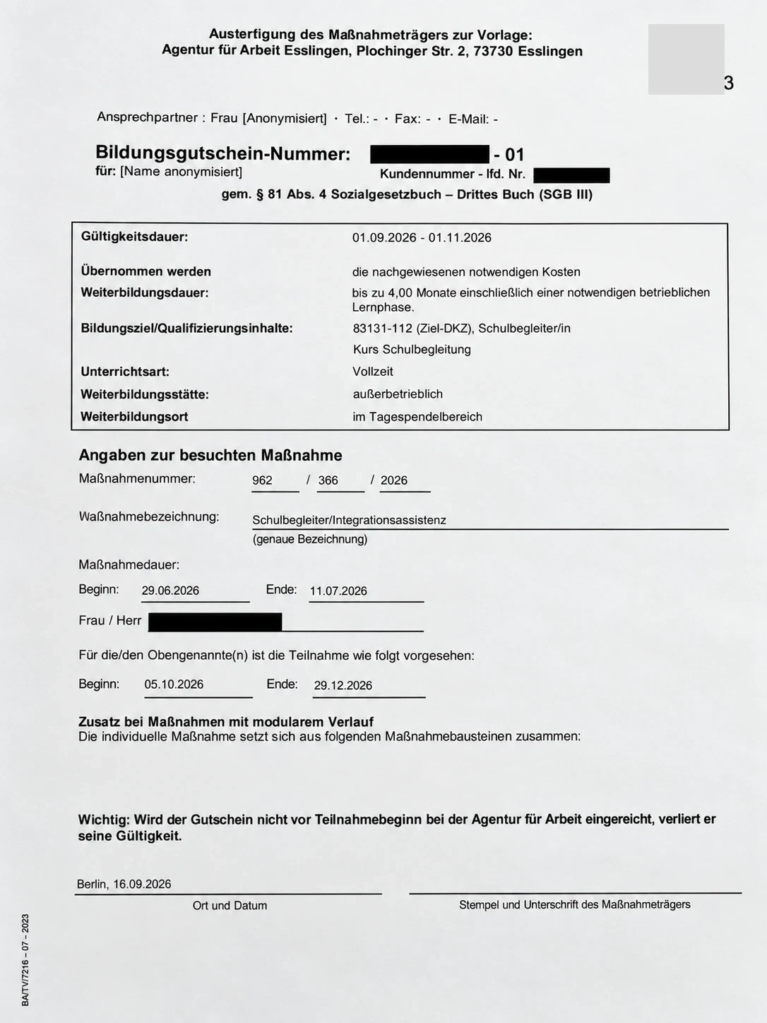 Beispiel eines Bildungsgutscheins nach § 81 SGB III für die Weiterbildung Schulbegleiter:in / Integrationsassistenz, mit Gültigkeitsdauer, Bildungsziel, Maßnahmenummer und Teilnahmezeitraum. Persönliche Angaben sind geschwärzt.